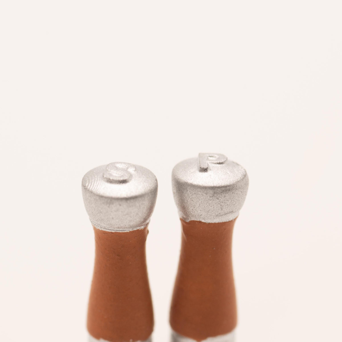 1:12 Scale Miniature Salt and Pepper Mill Set | Modern Dollhouse Kitchen | Pepper Grinder | Dining Table Decor