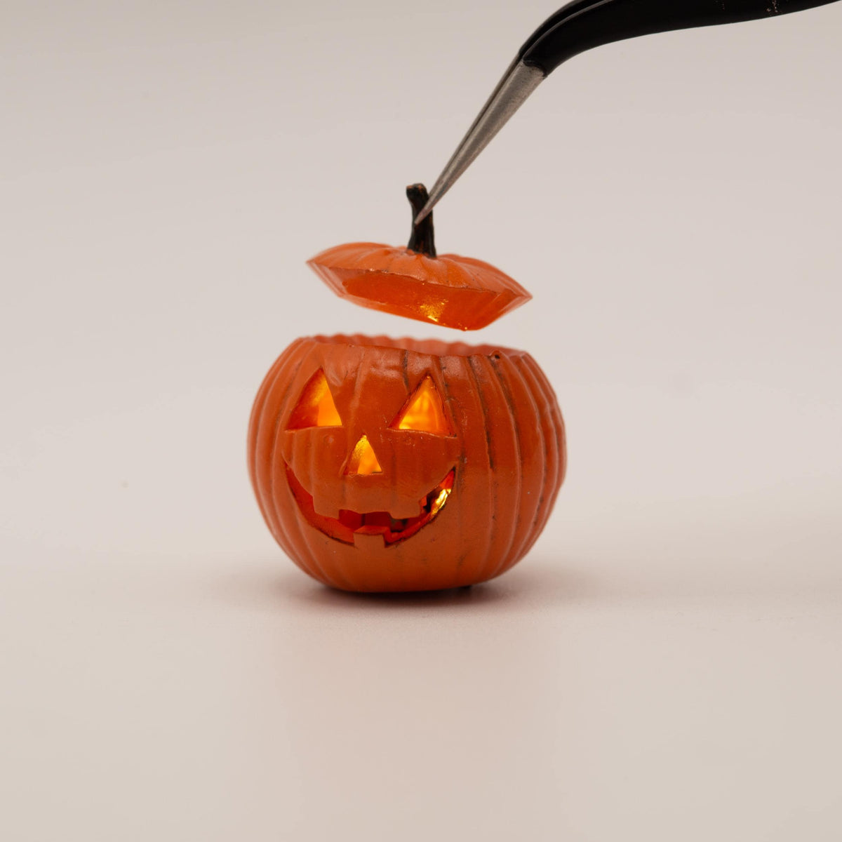 Miniature Jack-o'-Lantern Lamp | 1:12 Scale | Halloween Dollhouse Decor