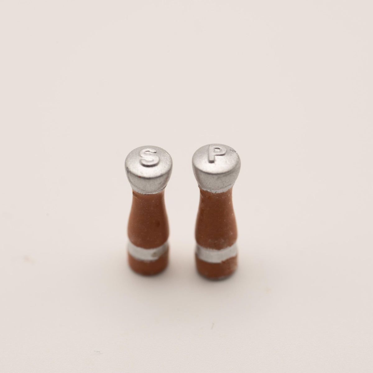 1:12 Scale Miniature Salt and Pepper Mill Set | Modern Dollhouse Kitchen | Pepper Grinder | Dining Table Decor
