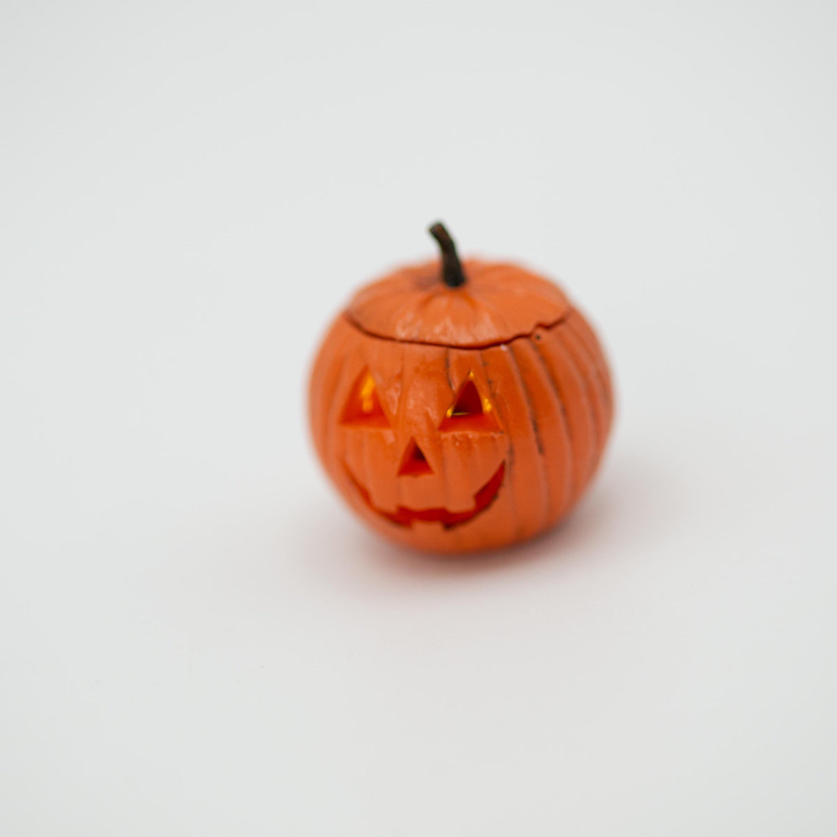 Miniature Jack-o'-Lantern Lamp | 1:12 Scale | Halloween Dollhouse Decor