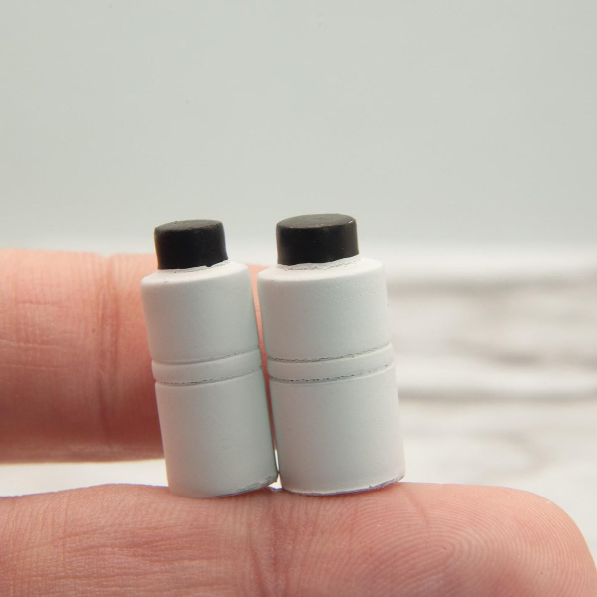 1:12 Scale Miniature Shampoo & Conditioner Set | Dollhouse Bathroom Accessories | Modern Dollhouse Shower Decor