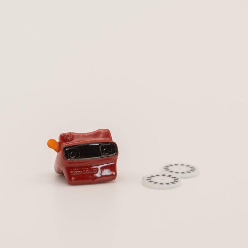 1:12 Scale Miniature Viewfinder Toy | Red Retro Reel Viewer, Dollhouse Nursery Decor