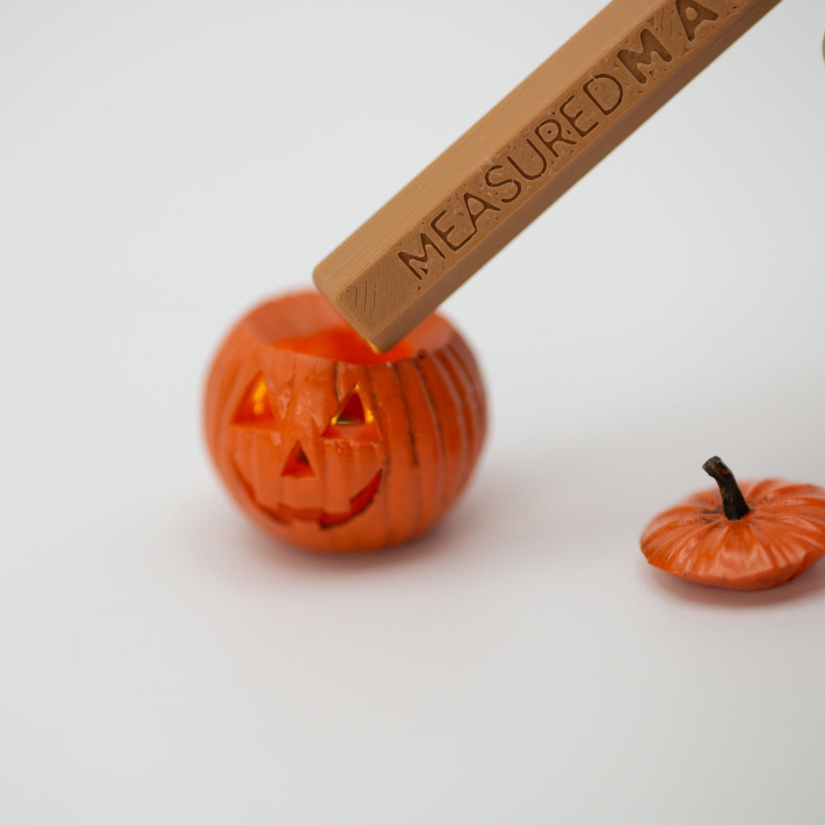 Miniature Jack-o'-Lantern Lamp | 1:12 Scale | Halloween Dollhouse Decor
