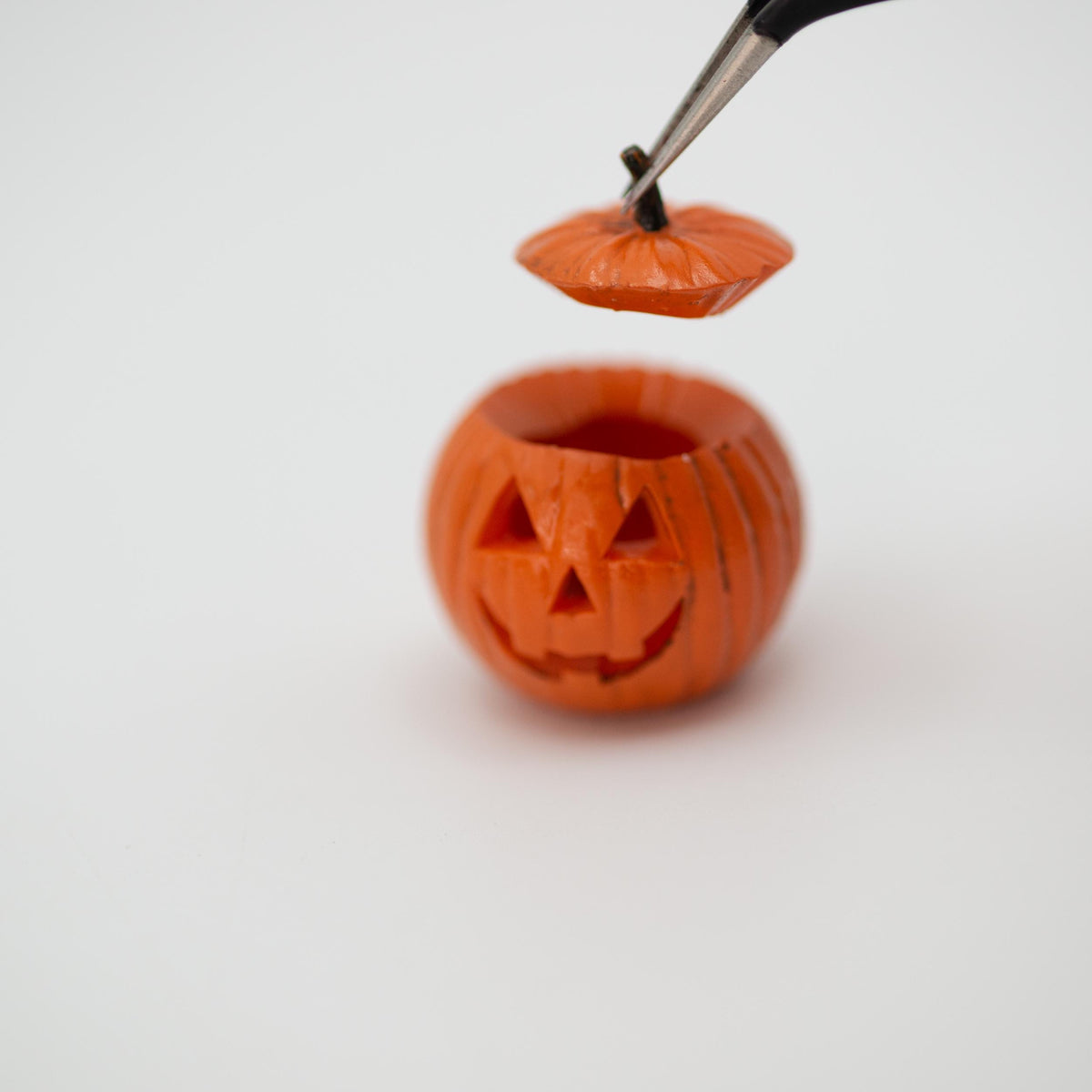 Miniature Jack-o'-Lantern Lamp | 1:12 Scale | Halloween Dollhouse Decor